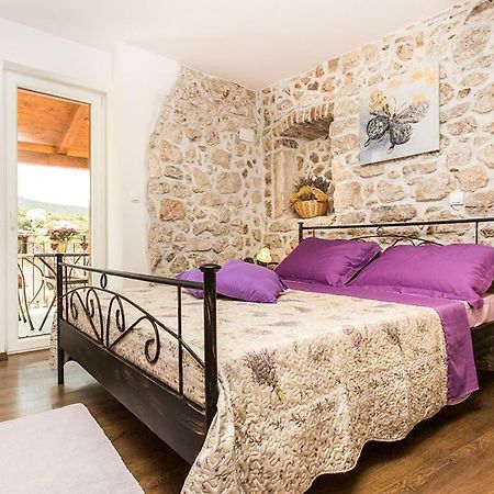 Apartment & Room Antonio Врбник Экстерьер фото