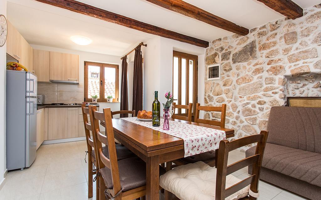 Apartment & Room Antonio Врбник Экстерьер фото