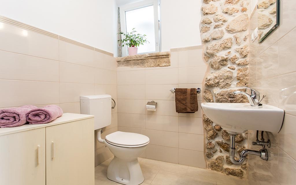 Apartment & Room Antonio Врбник Экстерьер фото