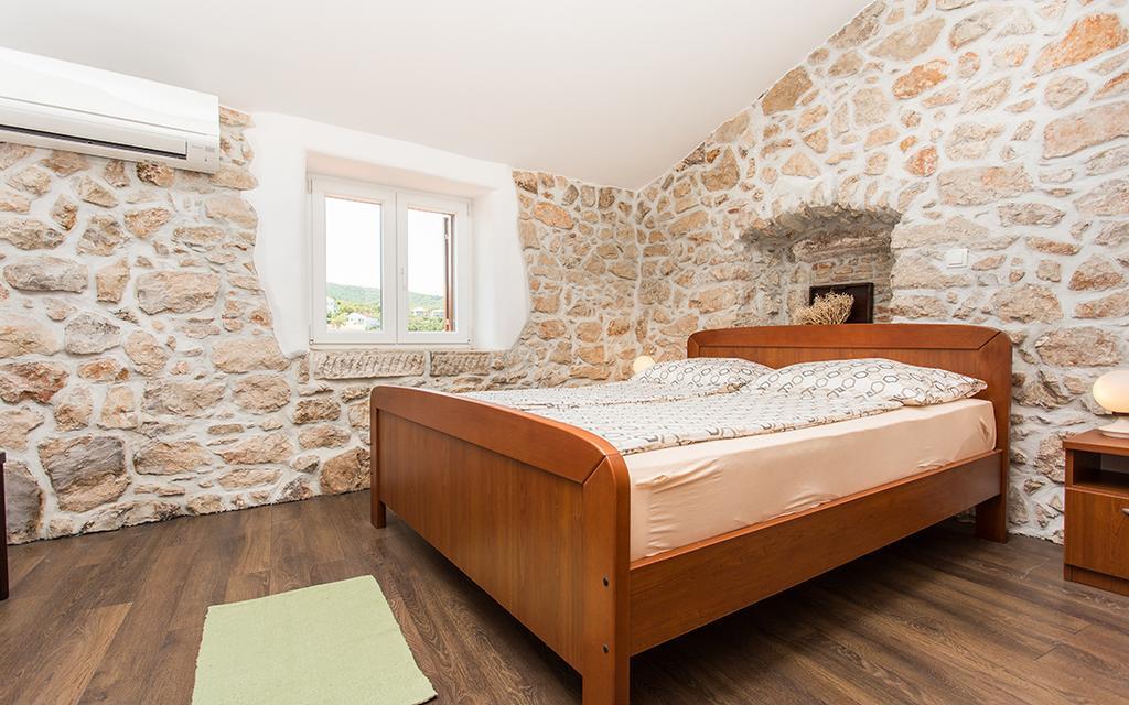 Apartment & Room Antonio Врбник Экстерьер фото