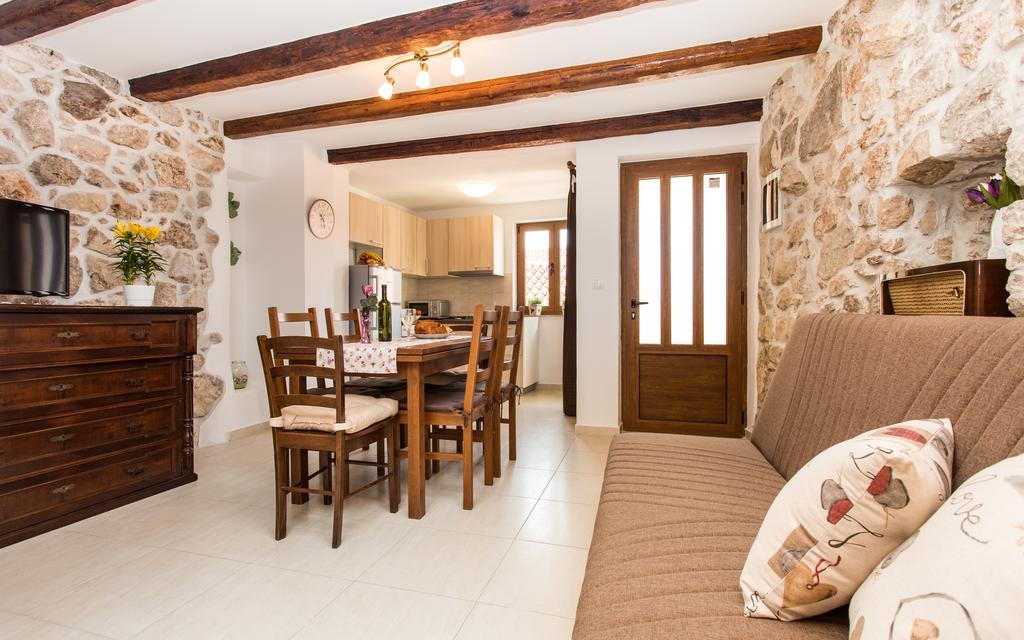 Apartment & Room Antonio Врбник Экстерьер фото